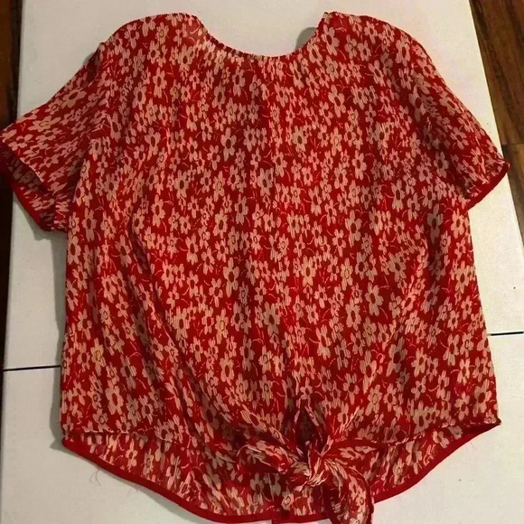 Madewell Crinkle Button Back Tie Tee in Full Bloom. Size Medium. Preowned. - Picture 6 of 8